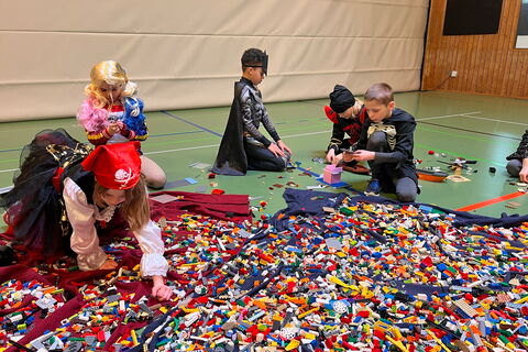 Verkleidete Kinder beim Fasching