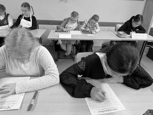 Schulkinder beim Projekt Schule früher