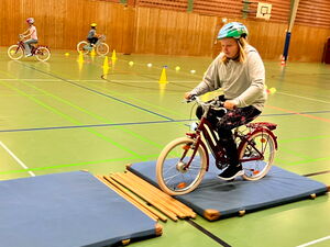 Kind beim Fahrradtraining
