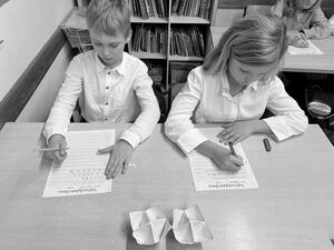 Schulkinder beim Projekt Schule früher