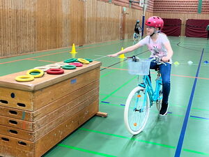Kind beim Fahrradtraining