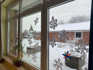 Von Schulkindern hergestellte Weihnachtsdeko