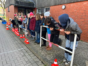 Schulkinder beim Verkehrstraining