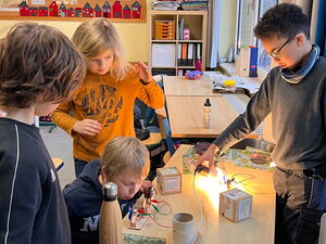 Kinder auf der Ausstellung Energie erleben