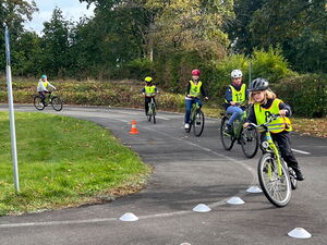 Kind beim Fahrradtraining