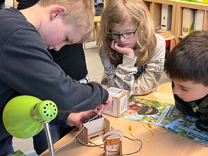 Kinder auf der Ausstellung Energie erleben