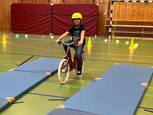 Kind beim Fahrradtraining