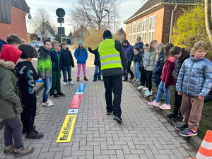Schulkinder beim Verkehrstraining