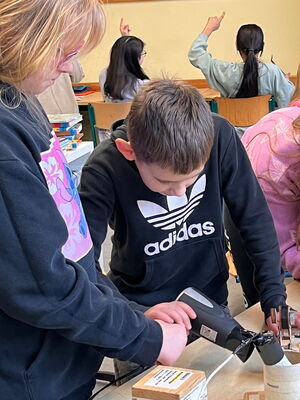 Kinder auf der Ausstellung Energie erleben