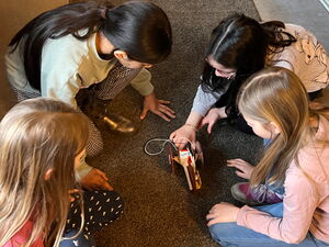 Kinder auf der Ausstellung Energie erleben