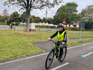 Kind beim Fahrradtraining
