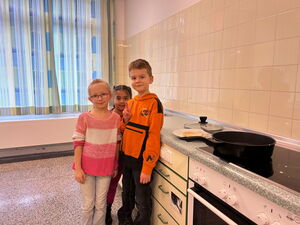 Kinder am Herd