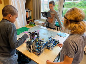 Schulkinder experimentieren mit Stop-Motion-Filmen