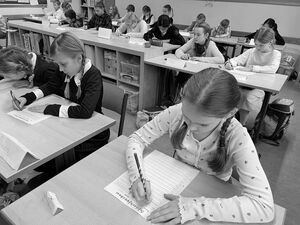 Schulkinder beim Projekt Schule früher