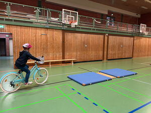 Kind beim Fahrradtraining