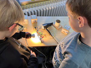 Kinder auf der Ausstellung Energie erleben