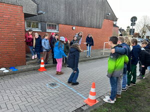 Schulkinder beim Verkehrstraining