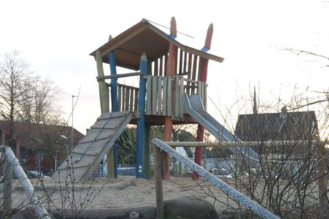 Klettergerüst im Schulhof der Pestalozzischule