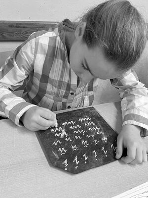 Schulkinder beim Projekt Schule früher