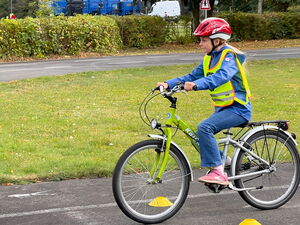 Kind beim Fahrradtraining