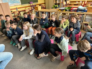 Schülerinnen und Schüler beim Vorlesetag