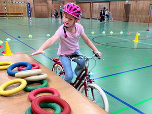 Kind beim Fahrradtraining