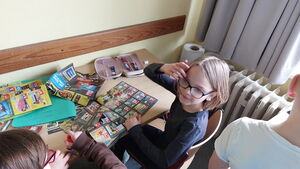 Kinder im Klassenzimmer beim Lernen
