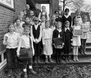Schulkinder beim Projekt Schule früher