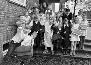 Schulkinder beim Projekt Schule früher