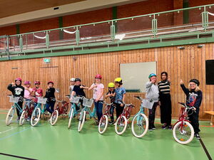 Kind beim Fahrradtraining