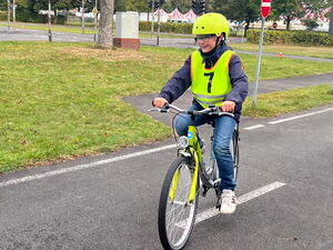 Kind beim Fahrradtraining