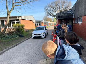 Schulkinder beim Verkehrstraining
