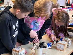 Kinder auf der Ausstellung Energie erleben