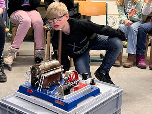 Kinder auf der Ausstellung Energie erleben
