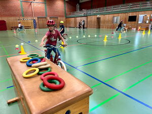 Kind beim Fahrradtraining