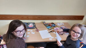 Kinder im Klassenzimmer beim Lernen