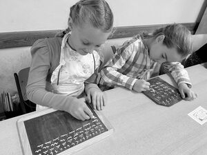 Schulkinder beim Projekt Schule früher