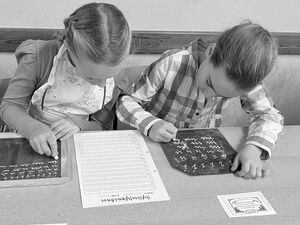 Schulkinder beim Projekt Schule früher