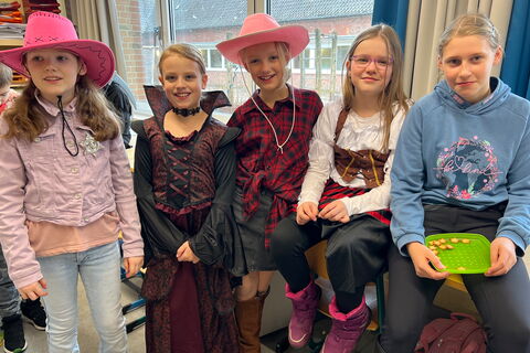 Verkleidete Kinder beim Fasching